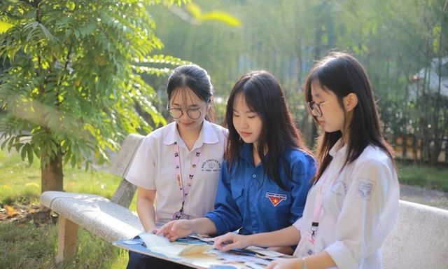 Tin tức giáo dục 24h: Trường chuyên duy nhất cả nước có 3 thủ khoa tại kỳ thi HSG quốc gia 2026?