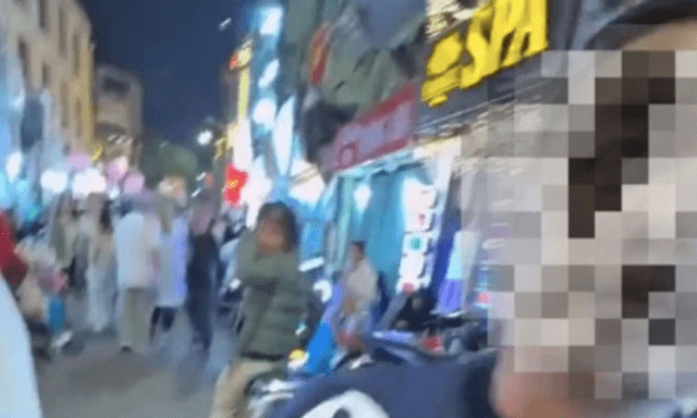 Xử phạt người đàn ông mời khách Tây sử dụng ma túy ở phố cổ Hà Nội