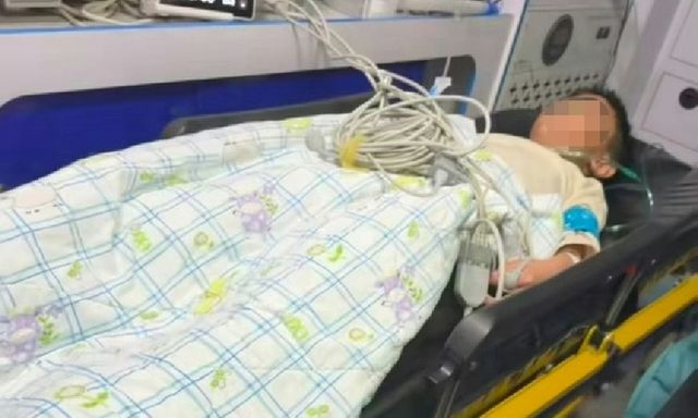 Bé trai nguy kịch, hỏng thận vì ông nội cho uống nhầm dầu khoáng 