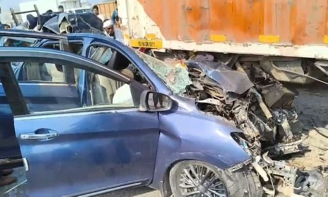 Ô tô chạy quá tốc độ đâm vào xe container đang đỗ, 3 người trong một gia đình thiệt mạng ở Ấn Độ