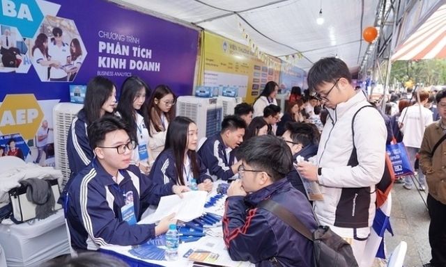 Tổ hợp truyền thống C00, A00 dần vắng bóng, các trường đại học lý giải nguyên nhân