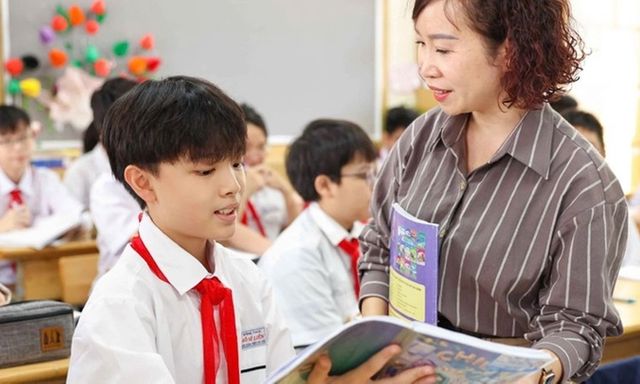 Tin tức giáo dục 24h qua: Bộ GD&ĐT tổ chức thẩm định sách giáo khoa các môn học chỉnh sửa