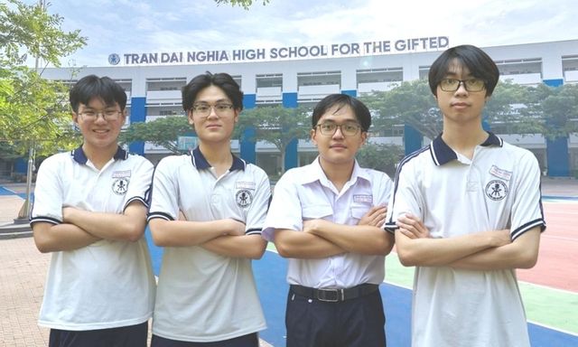 Tiết lộ bất ngờ của 4 nam sinh cùng 