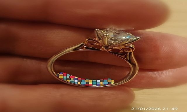 Nhặt được nhẫn kim cương trị giá 668 triệu đồng, cô gái có hành động không ngờ