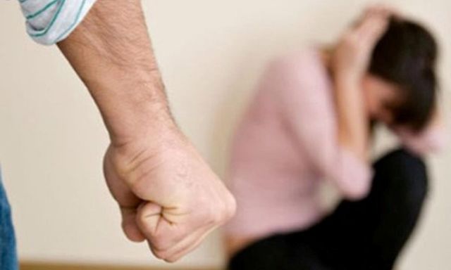 Chồng hành hung vợ, bị phạt 7,5 triệu đồng