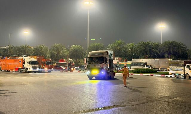 Hà Nội: Xử lý nhiều xe tải sử dụng đèn, còi sai quy định