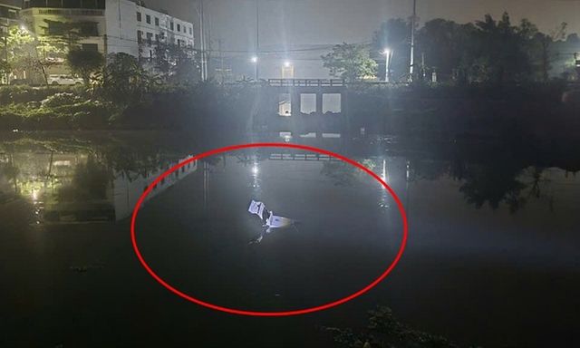 Hiện trường vụ ô tô lao xuống sông Nhuệ lúc rạng sáng, tài xế kịp thoát ra ngoài