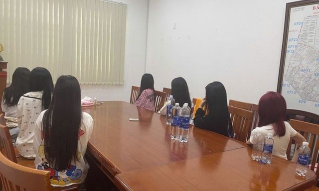 Bắt quả tang ổ mại dâm trong khách sạn ở TP.HCM