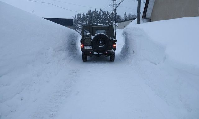 Tuyết rơi dày bất thường, cao hơn 3m ở Nhật Bản, 30 người thiệt mạng