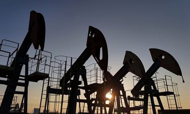 Giá xăng dầu hôm nay (3/2): Giá dầu thế giới giảm mạnh