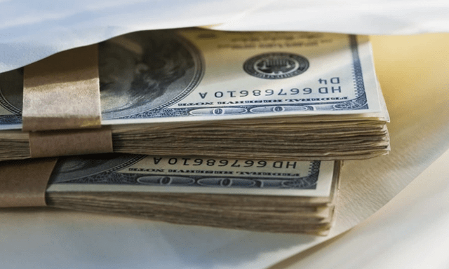  Nhận 200.000 USD và 