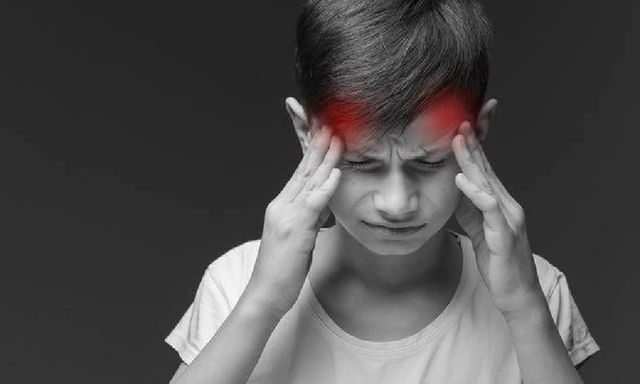 Bé trai 10 tuổi suýt liệt nửa người do nhồi máu não