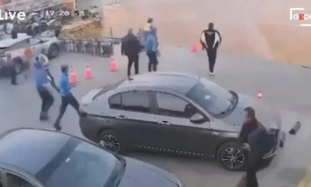 Clip: Kinh hãi khoảnh khắc trạm xăng bị 