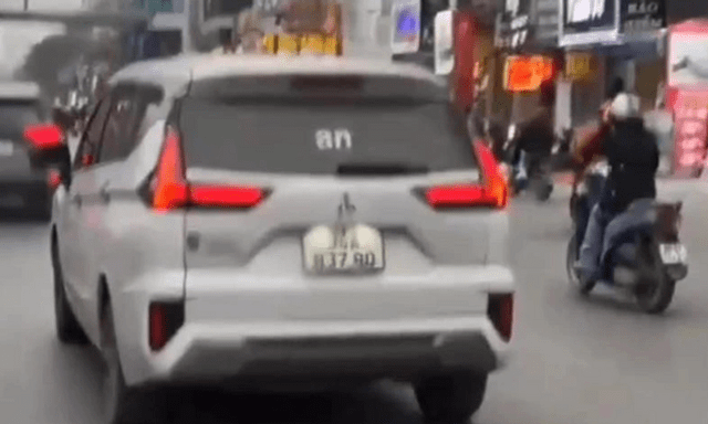  Vụ ô tô gắn bảng đèn led hiển thị nội dung xúc phạm lực lượng Công an: Tài xế nói gì?