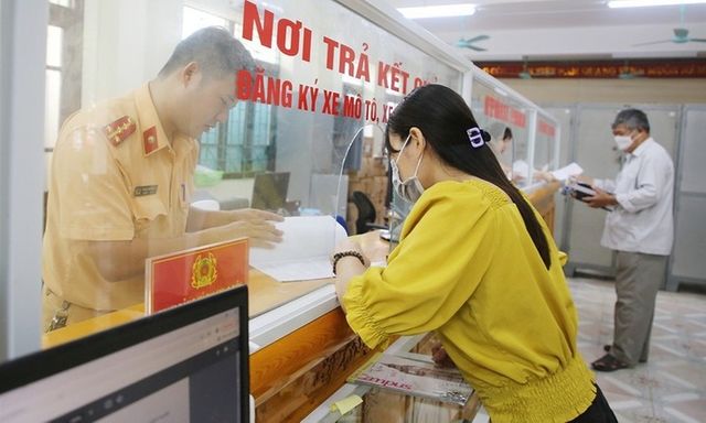 Thủ tục sang tên xe ô tô đối với xe đã chuyển quyền sở hữu qua nhiều chủ