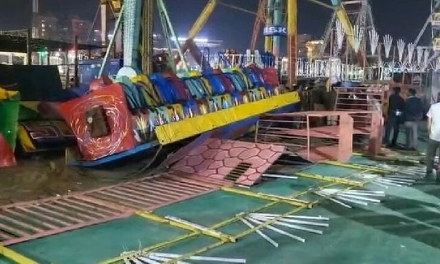 Clip: Sập đu quay khổng lồ tại hội chợ, 1 người tử vong, 13 người bị thương