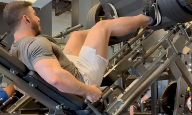 Cố chinh phục mức tạ 400kg, người đàn ông nhận kết cục ám ảnh