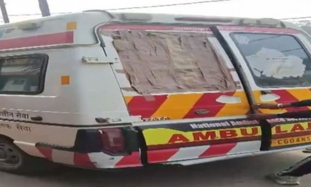 Cửa xe bị kẹt, nam bệnh nhân tử vong trong xe cấp cứu tại Ấn Độ