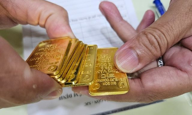 Giá vàng hôm nay (10/2): Vàng SJC, vàng nhẫn vẫn 