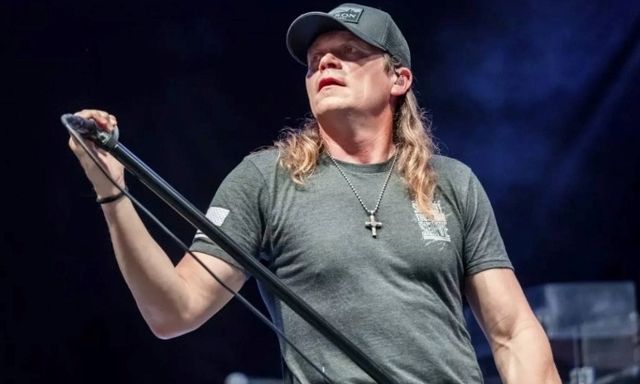 Nam ca sĩ nổi tiếng vừa qua đời ở tuổi 47, khán giả bàng hoàng, xót xa