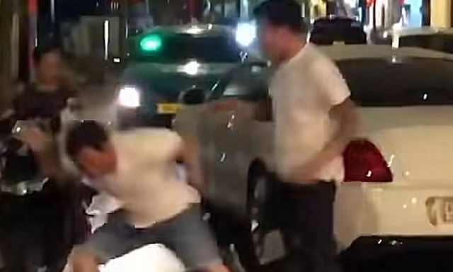 Xác minh vụ nhóm người đi xe Bentley và xe 7 chỗ xô xát tại TP.HCM