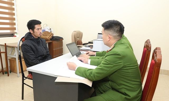 Bắt giữ khẩn cấp tài xế xe tải húc văng xe con xuống suối rồi bỏ chạy khỏi hiện trường