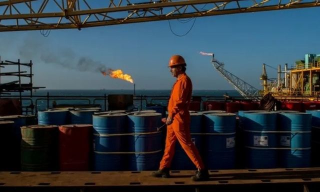 Giá xăng dầu hôm nay (11/2): Xăng dầu thế giới quay đầu giảm nhẹ