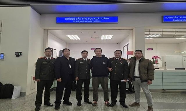 Công an TP.Hà Nội bàn giao đối tượng truy nã quốc tế người Hàn Quốc