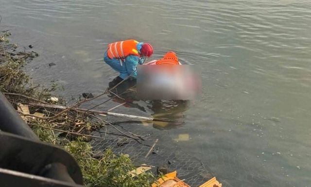 Đi câu cá, người dân bàng hoàng phát hiện thi thể nam giới mắc kẹt dưới bờ đá bờ sông Hàn