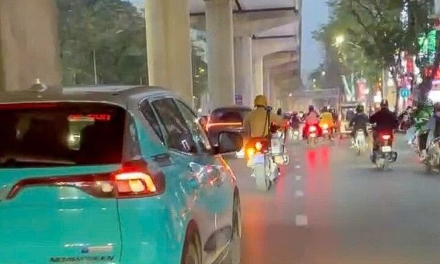 Hà Nội: CSGT kịp thời dẫn đường, hỗ trợ đưa cháu nhỏ đến bệnh viện cấp cứu