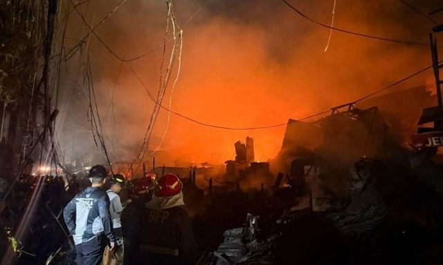 Bắt quả tang vợ ngoại tình, người chồng phóng hỏa làm 300 căn nhà bốc cháy