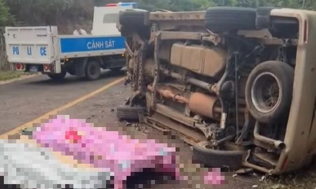 Hiện trường lật xe 7 chỗ, 2 bà cháu tử vong thương tâm tại Đồng Nai