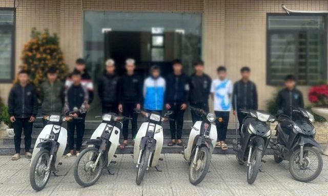 Xử lý nhóm đối tượng mang hung khí đánh nhau trên đường tại Hà Nội