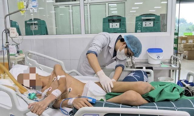 Nốt mụn ở mông khiến thiếu niên 17 tuổi sốc nhiễm khuẩn suy đa tạng nghiêm trọng