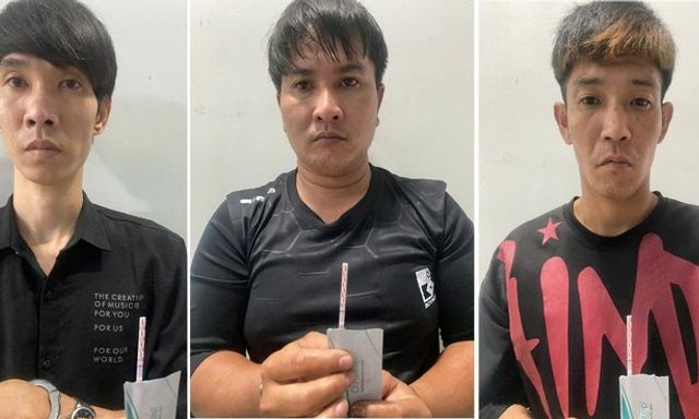 Bắt quả tang 5 đối tượng 