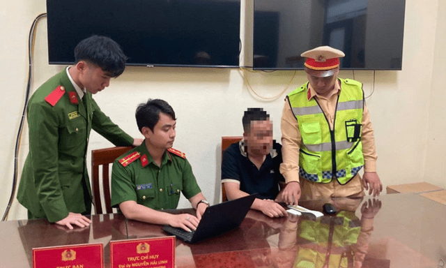 Tài xế ô tô vi phạm nồng độ cồn 