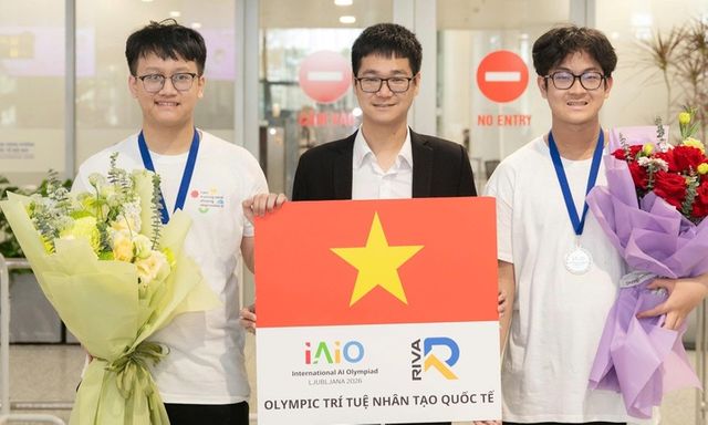 Một lớp học ở Hà Nội có 2 nam sinh cùng giành huy chương Bạc Olympic Trí tuệ nhân tạo 2026