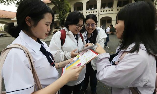 Tin tức giáo dục 24h: Gần 10.000 học sinh lớp 12 ở TP.HCM thi học sinh giỏi cấp thành phố