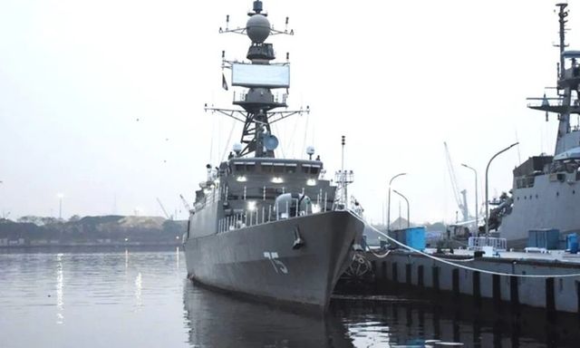 Clip: Khoảnh khắc chiến hạm Iran bị ngư lôi đánh chìm ngoài khơi Sri Lanka