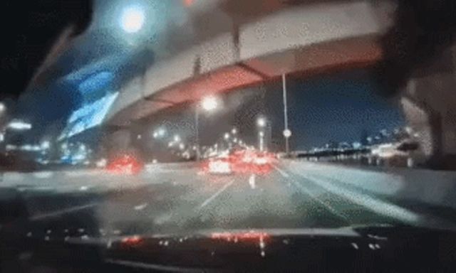 Nữ người mẫu đình đám lái Porsche lao khỏi cầu, rơi thẳng xuống đường bên dưới, thừa nhận sử dụng thuốc hướng thần