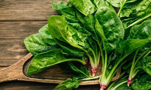 Người bệnh thận có nên ăn cải bó xôi?