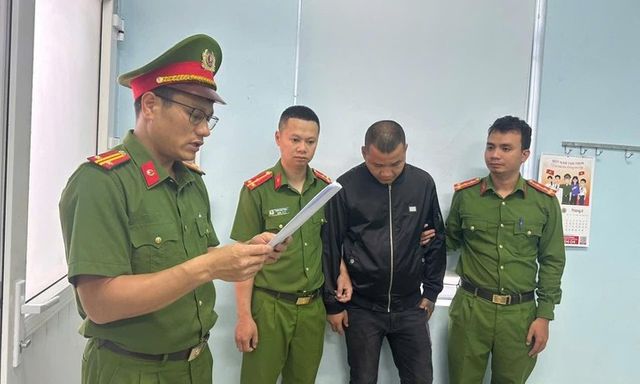 Bắt giam thanh niên quấn cần sa mời bạn nhậu sử dụng