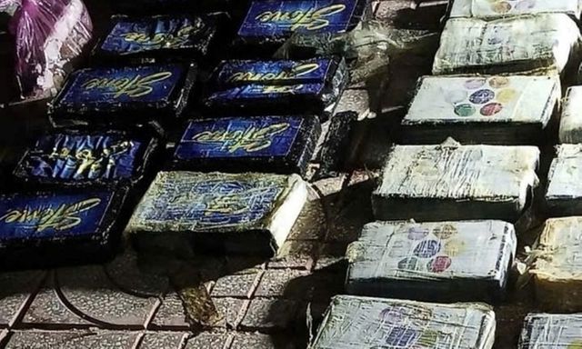 Đi nhặt ve chai, người đàn ông phát hiện túi chứa 24 bánh nghi ma túy