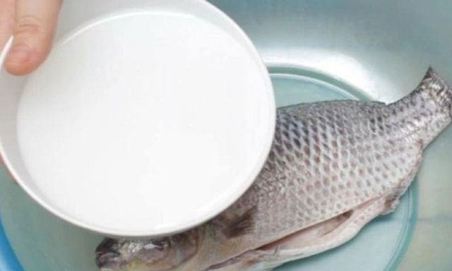 Ngâm cá trong thứ nước này cá hết sạch mùi tanh