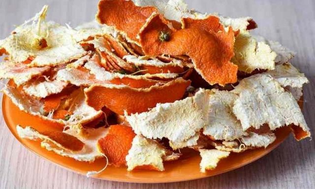 Vỏ quýt khô ngâm cùng giấm trắng có tác dụng gì?