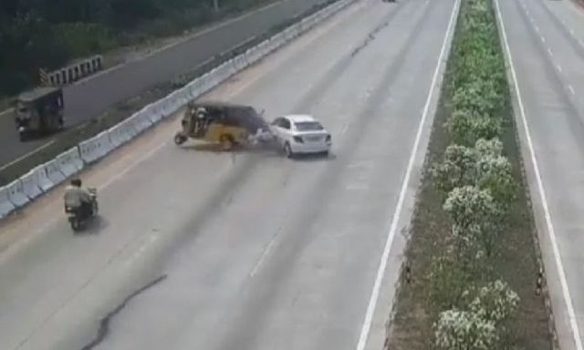 Clip: Khoảnh khắc ô tô 