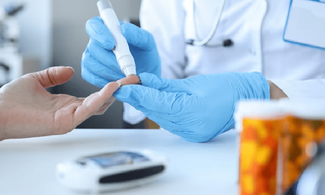 5 giải pháp đơn giản giúp kiểm soát đường huyết tại nhà