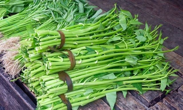 Người bị sỏi thận có nên ăn rau muống không?