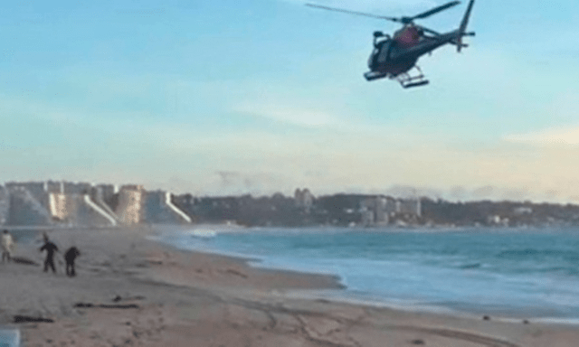 Người phụ nữ bị sóng cuốn ra khơi, 3 người xuống cứu, tất cả đều tử vong