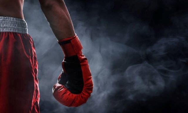 Nam thanh niên 17 tuổi gãy cổ xương bàn tay sau khi chơi boxing